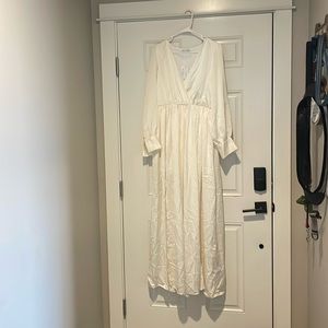 Brand New Baltic Born cream dress. Would be perfect for your bridal shower!